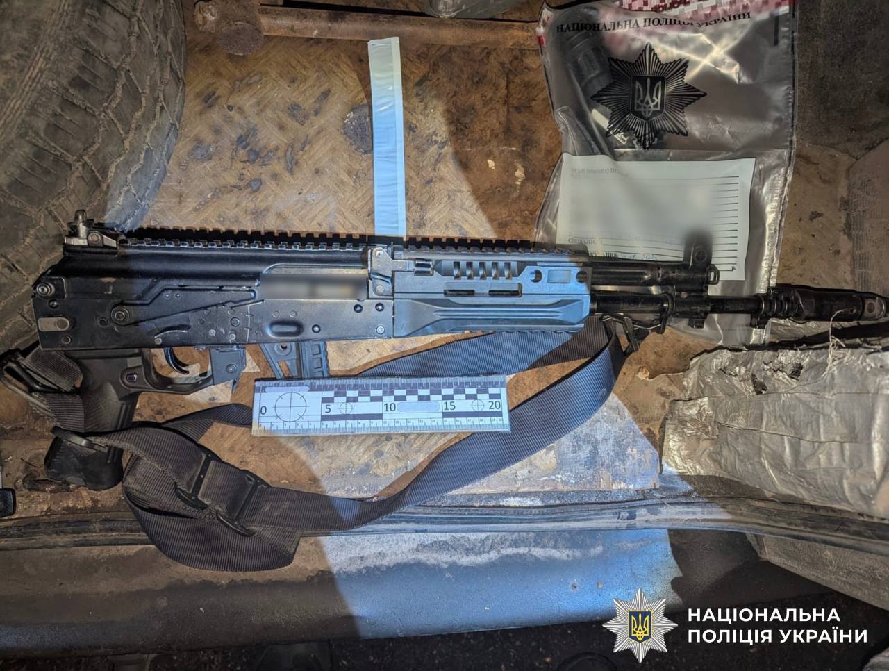 У жителя Вінницького району поліцейські вилучили автоматичну зброю та боєприпаси