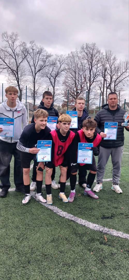 Змагання з масового футболу у ліцеї№2 Гніванської міської ради межах проєкту «Пліч-о-пліч»