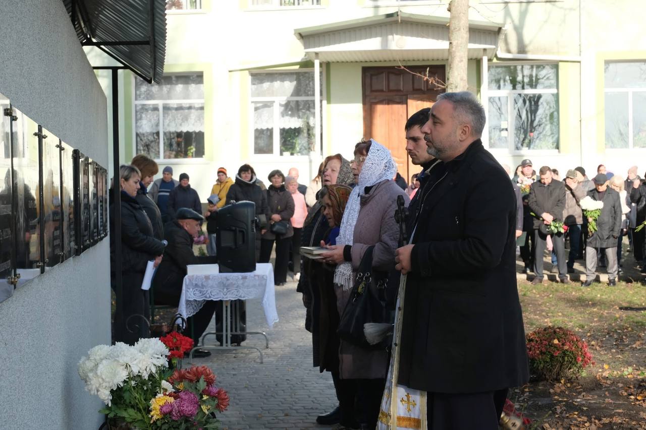 У Росоші відкрили Стелу Пам’яті загиблим землякам