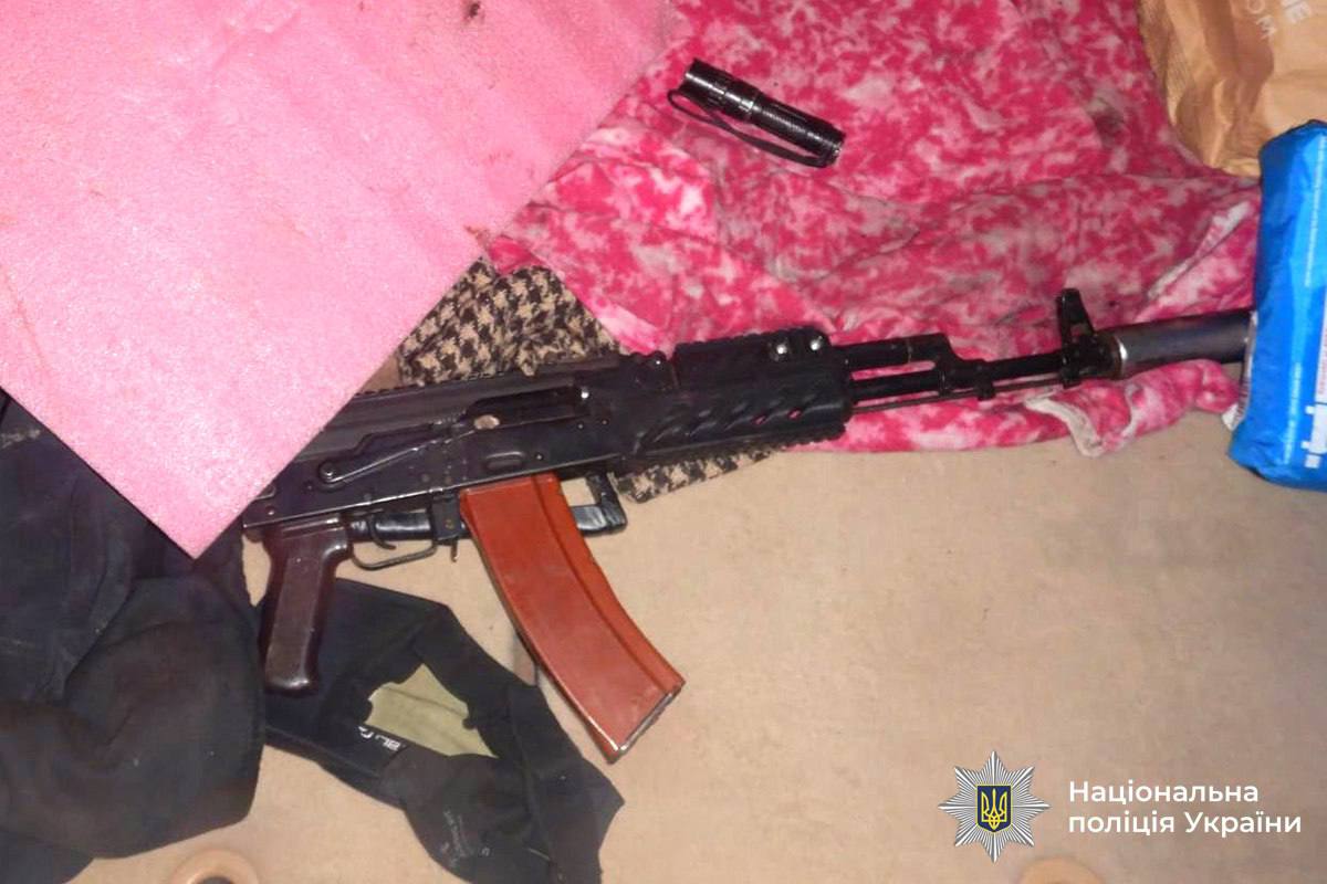 Незаконне зберігання зброї: мешканцю Вороновиці повідомили про підозру