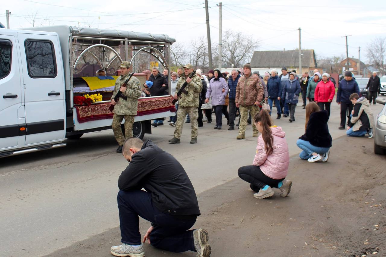 Іллінецька громада попрощалася із Захисником України Олександром Кравцем