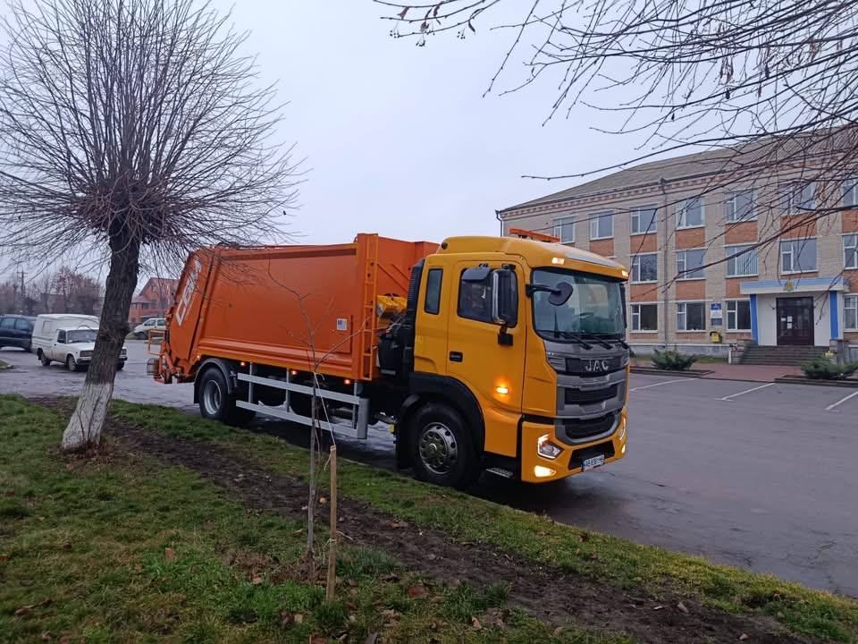 Липовецька громада придбала новий сміттєвоз у межах програми благоустрою