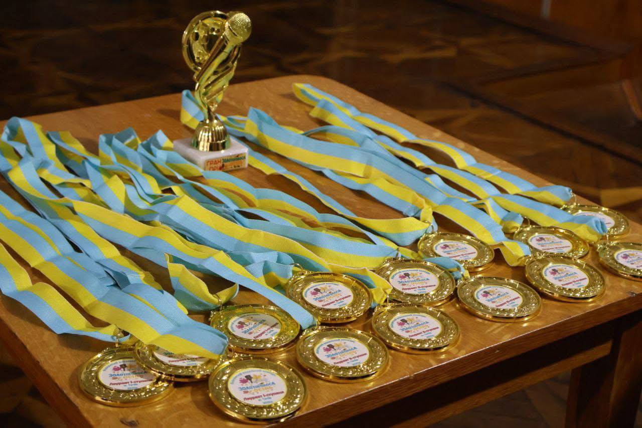 Юні вокалісти з Оратівської громади взяли участь у конкурсі “Золотоголоса осінь”