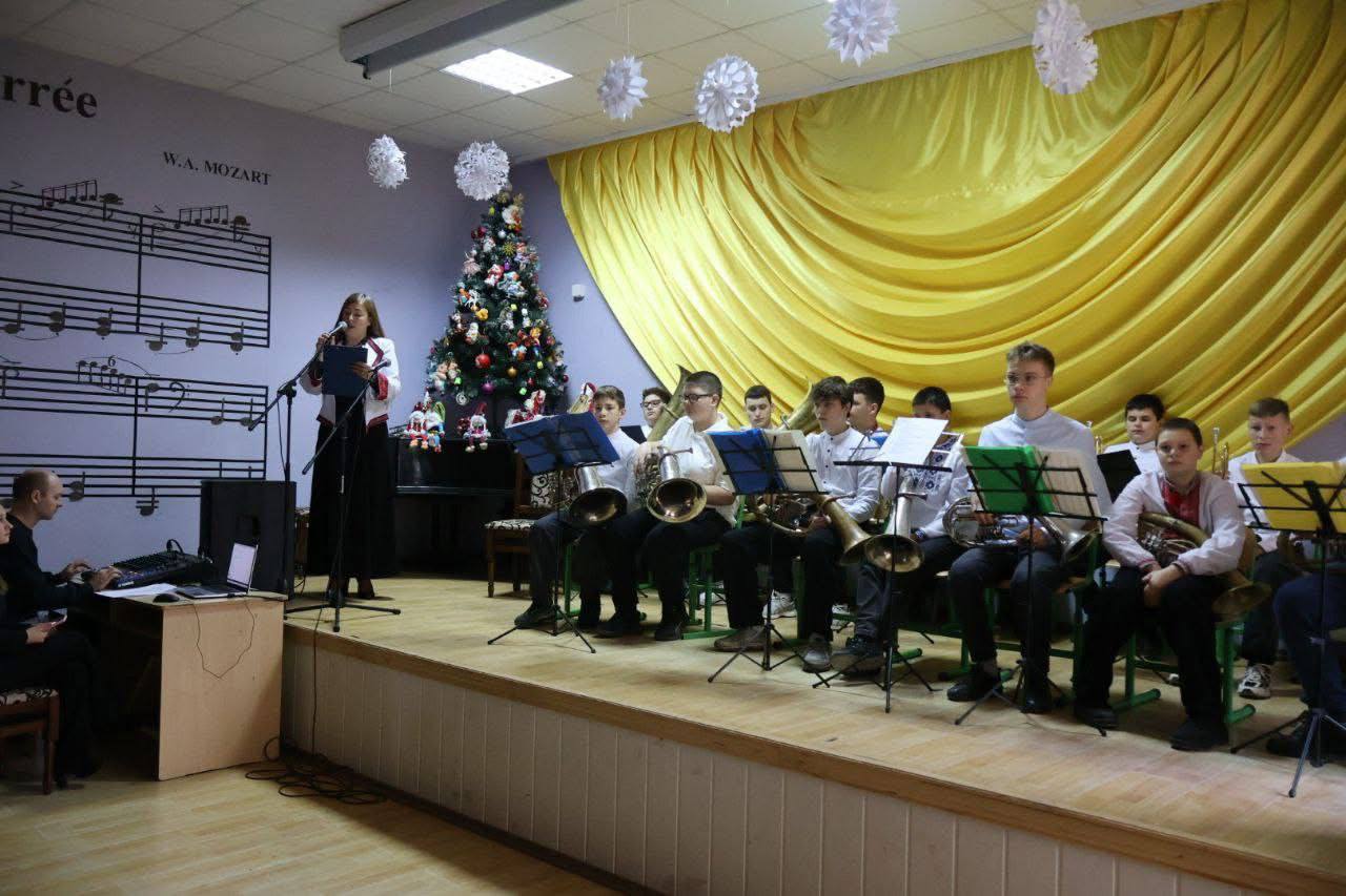 В Оратівській дитячій музичній школі відбувся концерт до Дня Збройних Сил України