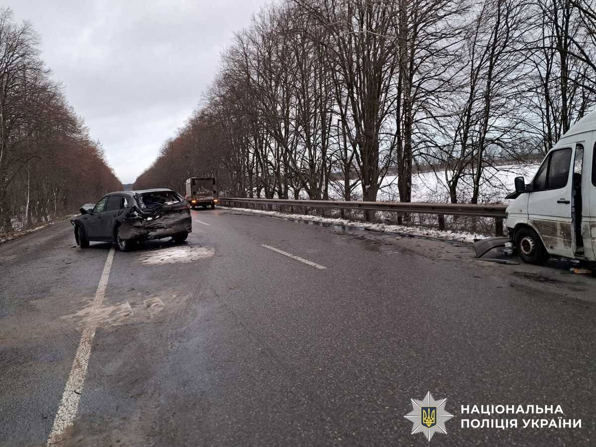 Поліцейські Немирова з’ясовують обставини ДТП, у якій травмувалися двоє людей