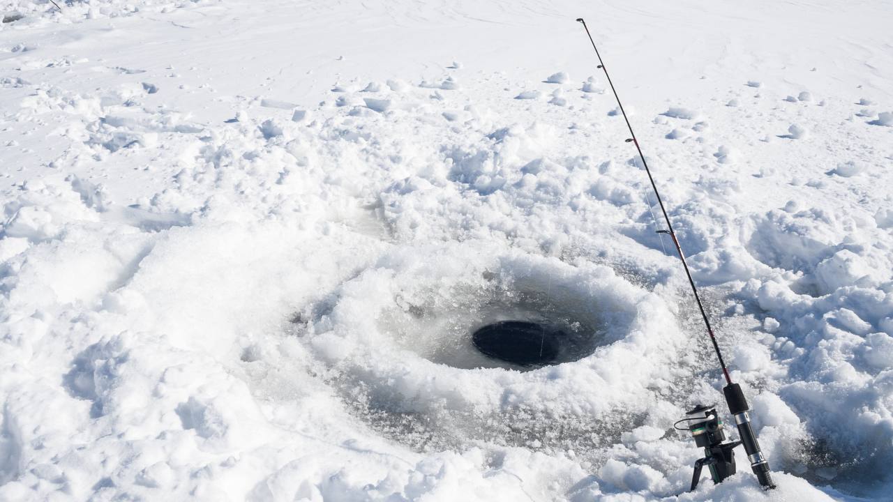 Небезпека на зимових водоймах: правила безпеки на льоду