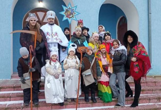 Вихованці Оратівської дитячої музичної школи провели вертепний обхід із колядою