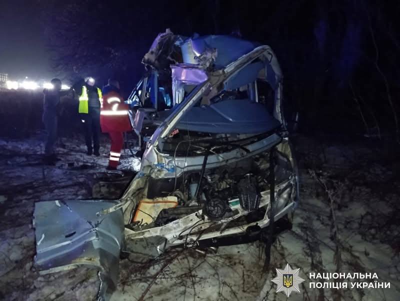 Слідчі затримали водія мікроавтобуса, підозрюваного у смертельній ДТП поблизу Немирова