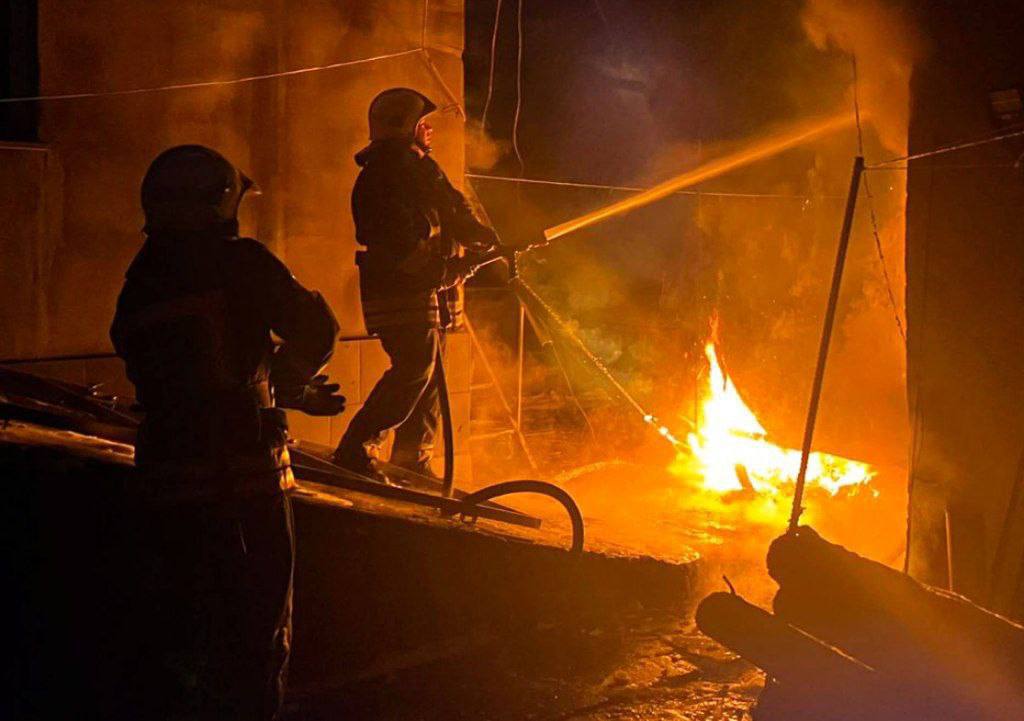 Пожежа в пансіонаті для людей з інвалідністю в Плискові та загоряння авто у Вінниці