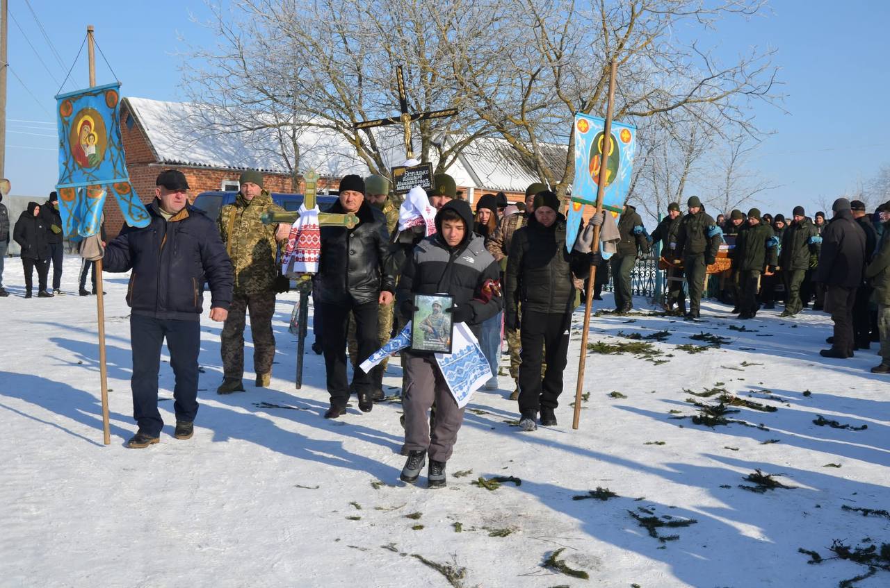 Літинська громада провела в останню дорогу Захисника
