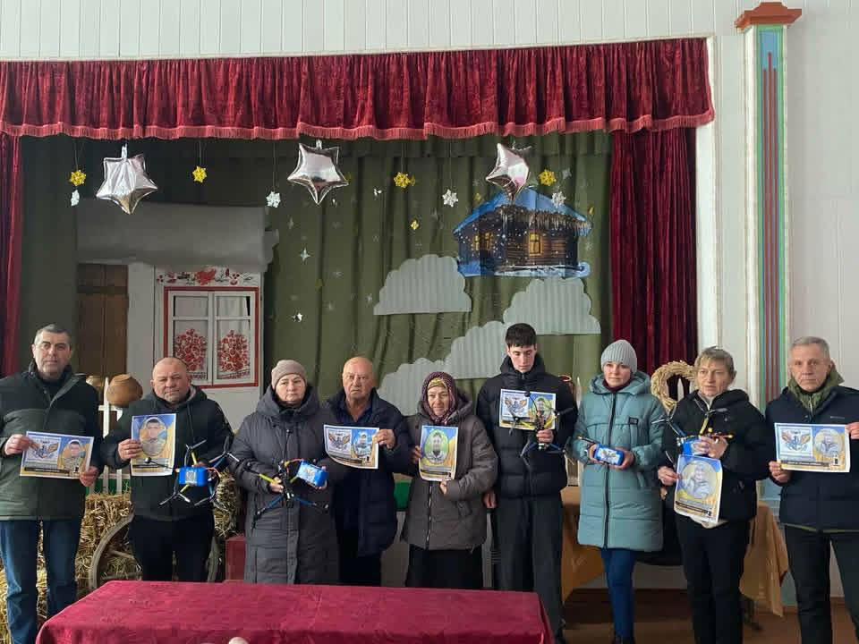 У селі Щаслива родинам загиблих Героїв вручили іменні дрони
