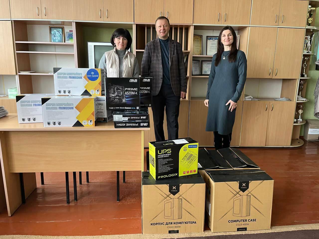 У Станіславчицькому ліцеї оновили кабінет інформатики завдяки МХП