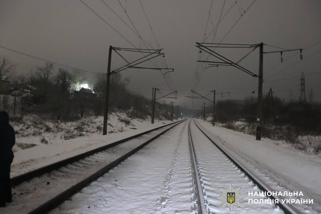 Поліція з’ясовує обставини загибелі юнака на залізничних коліях у Вінниці