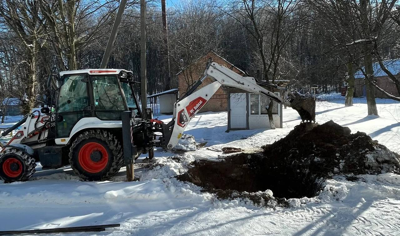 У Вороновицькому ЗДО «Ромашка» усувають аварійне пошкодження системи опалення