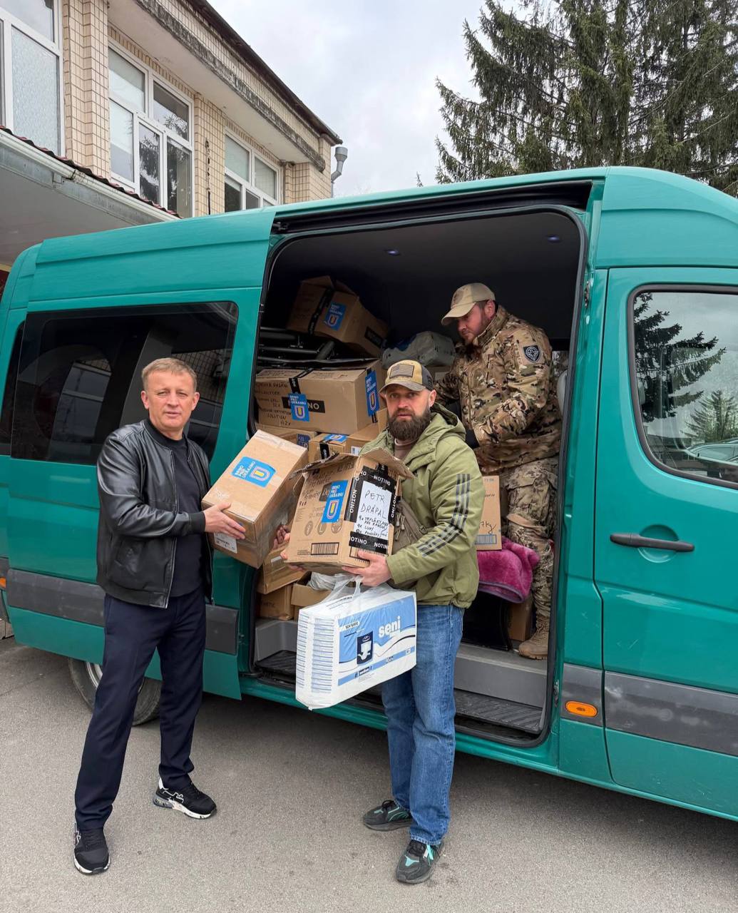 Медзаклади Вінниччини отримали гуманітарну допомогу для військових